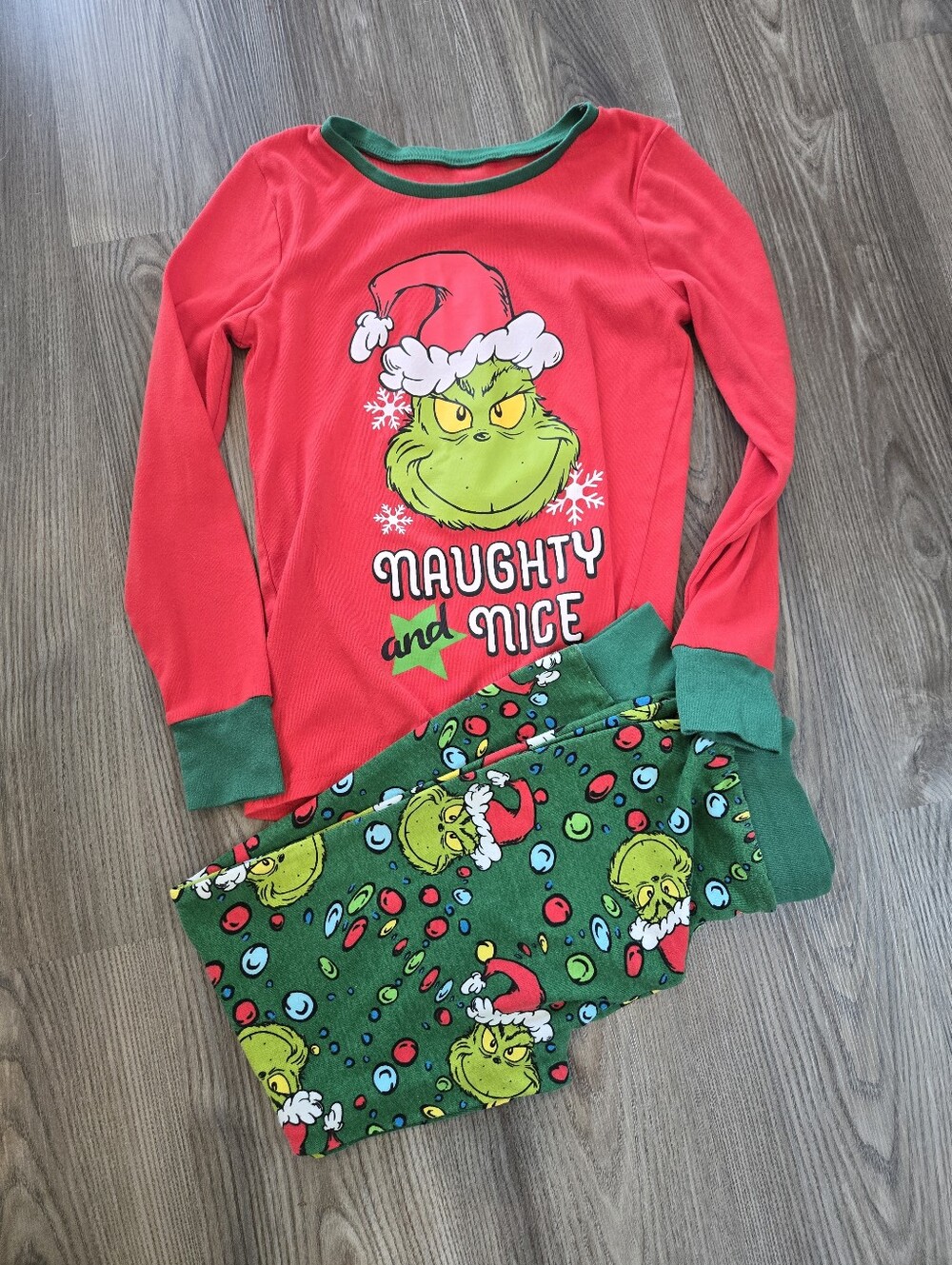 The Grinch Womens Red & Green 'Naughty and Nice' Pajama Set Size Xs